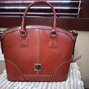 Beautiful leather satchel with shoulder and crossbody strap.